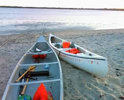 Motores de arrastre y canoas: una pareja hecha en el paraíso de la pesca