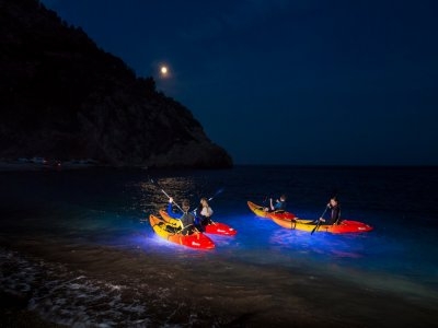 ¿Puedes tomar un kayak para ir de pesca nocturna?